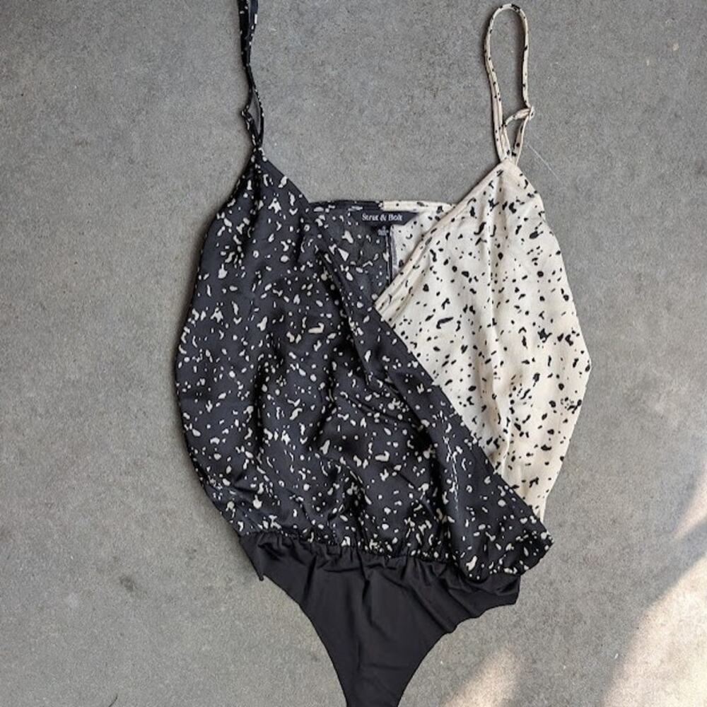 Strut & Bolt Bodysuit Size Small Black White Animal Print Thong V-Neck NWT